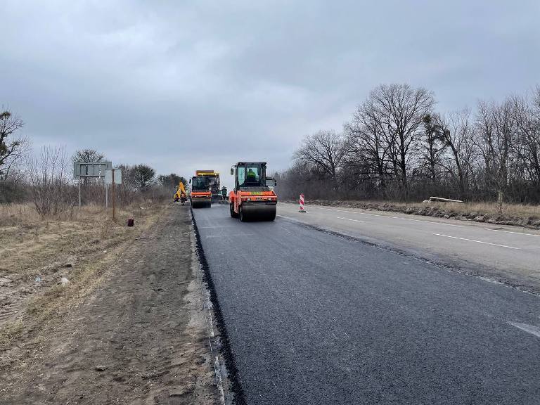 На Харківщині ремонтують важливі дороги: названо пріоритетні напрямки