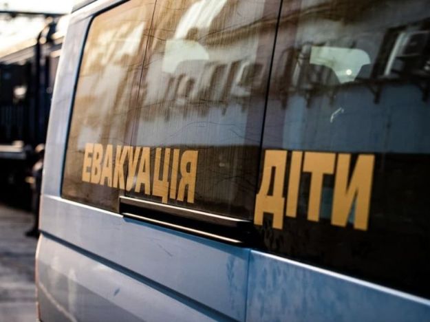 111 дітей з родинами евакуювали з небезпечних районів Харківщини