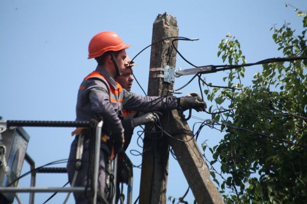 Через ворожі обстріли на Харківщині без світла - понад 37 тисяч людей