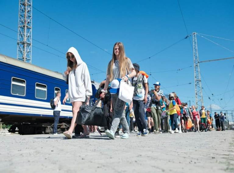 До Харківщини з відпочинку повернулися діти, позбавлені батьківського піклування