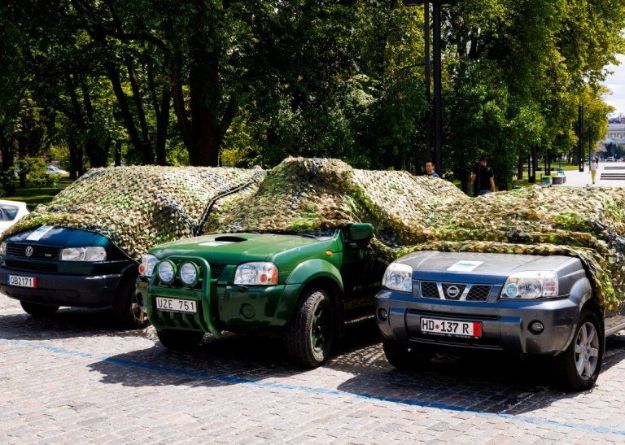 Харківським захисникам передали автомобілі