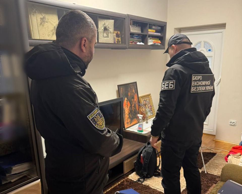 Привласнювали гроші з державної програми підтримки садівництва: кіберполіція та БЕБ викрили масштабну схему