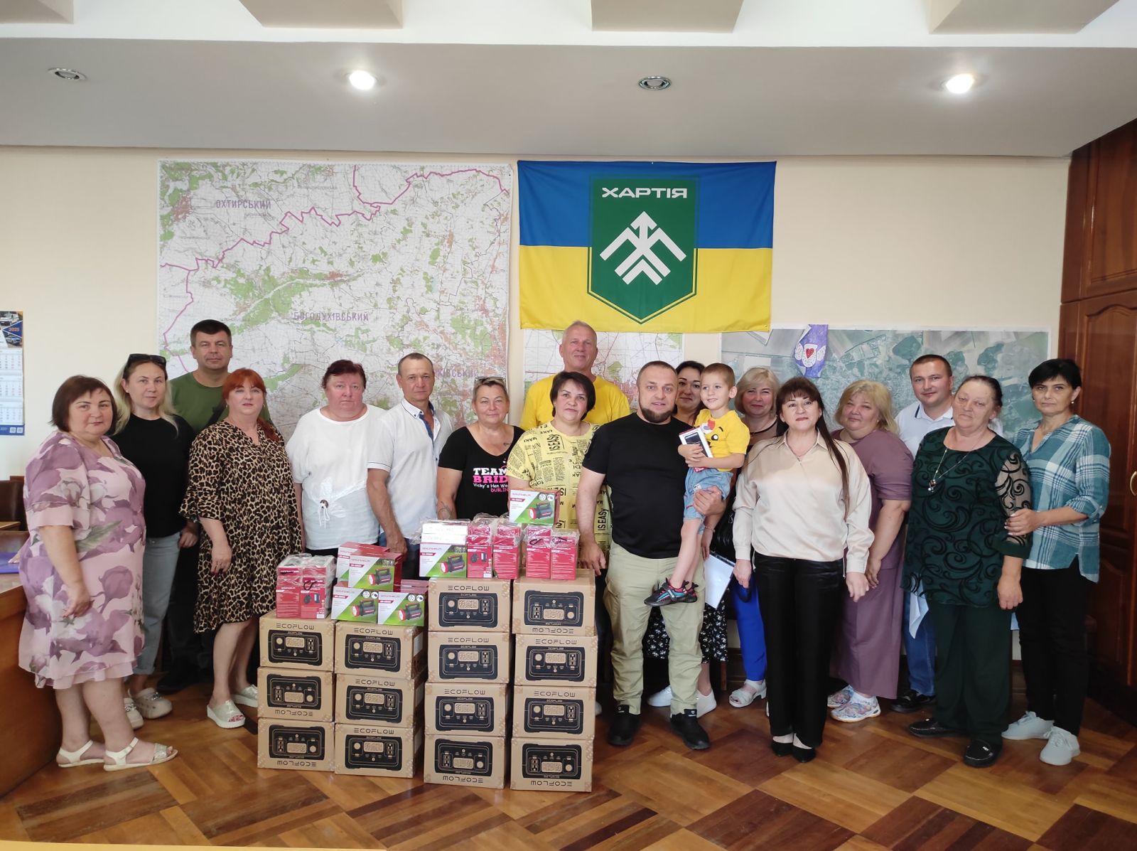 Начальник Богодухівської районної військової адміністрації Анатолій РИСЦОВ вручив комплекти допомоги дитячим будинкам сімейного типу та прийомній сім’ї, у яких виховуються діти з інвалідністю