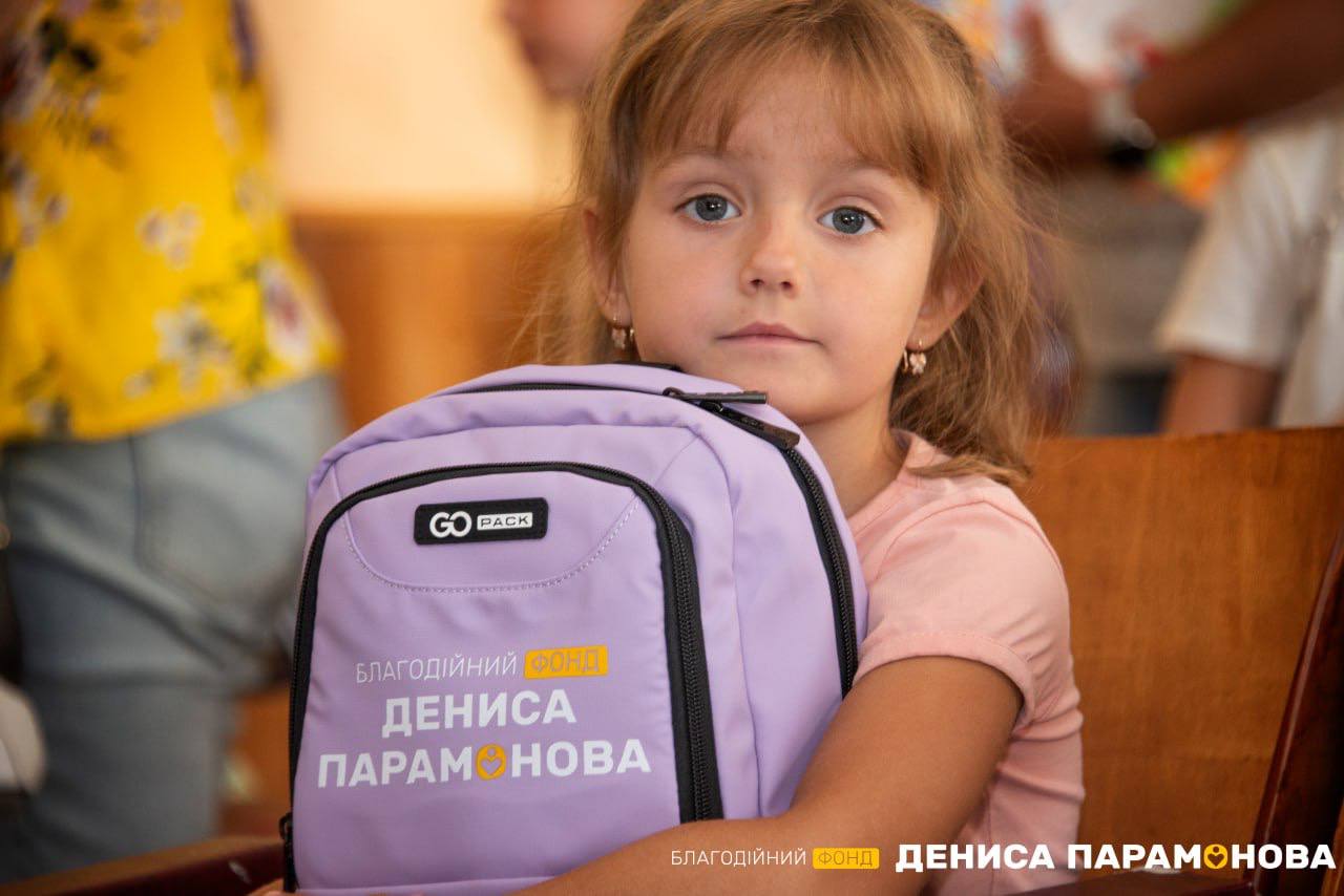 Благодійний фонд Дениса Парамонова забезпечив усім необхідним учнів шкіл Богодухівської громади