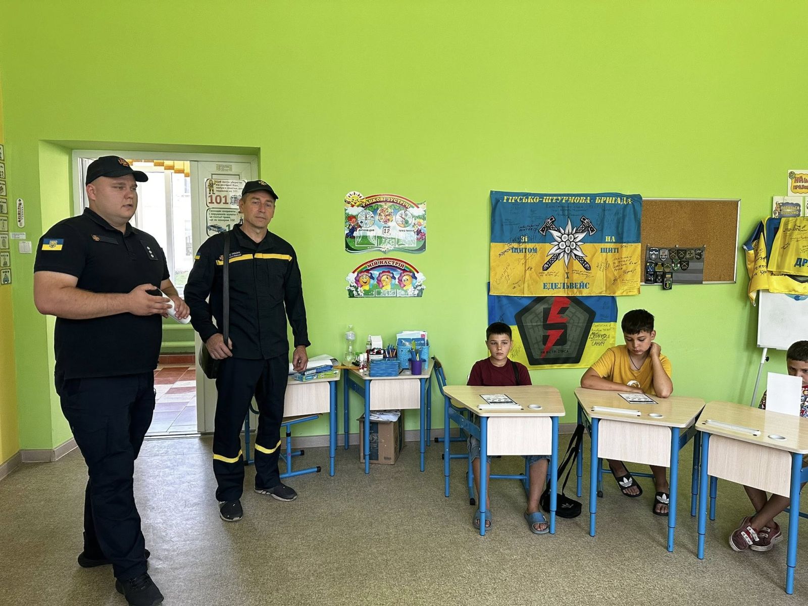 Офіцер-рятувальник громади Богодухівського РУ ГУ ДСНС України у Харківській області разом з представником МПО с.Козіївка провели захід для школярів Краснокутської територіальної громади