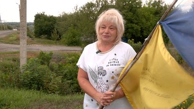 Прапор з двох хустин на вудці: як у Великому Бурлуку на Харківщині зустрічали ЗСУ під час контрнаступу