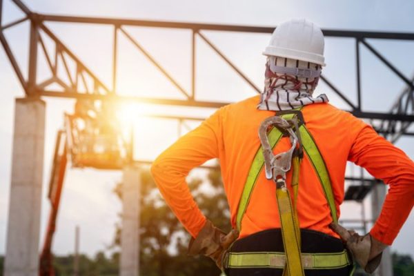 Продавці, водії та військові: кого шукають роботодавці та скільки готові платити?