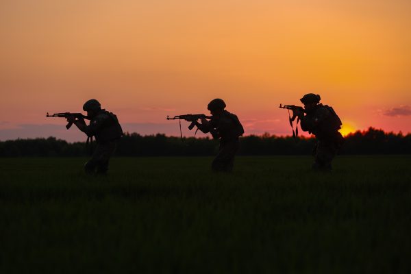 Чіткі терміни служби та більші виплати: що передбачають нові контракти для війська