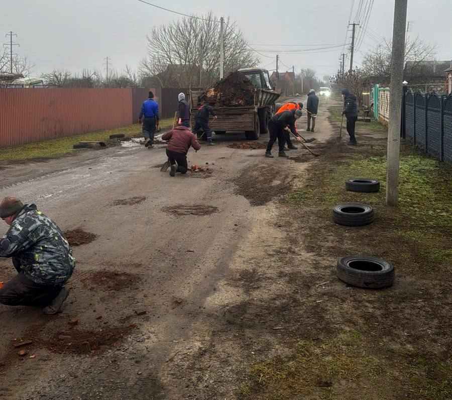 У Богодухівській громаді мешканці власними силами відремонтували дорогу