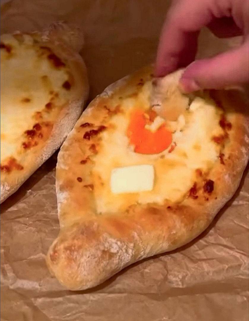 Рецепт вихідного дня: хачапурі по-аджарськи легко та смачно