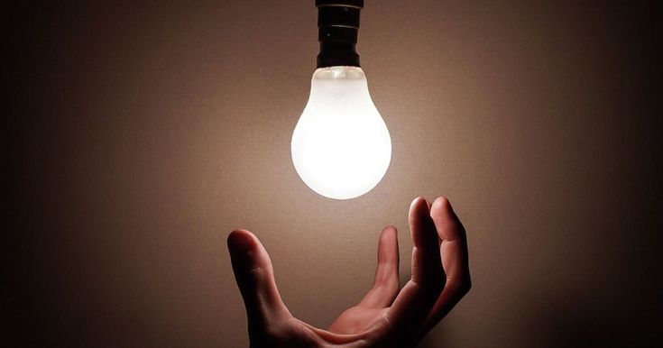 Аварійні вимкнення електроенергії ввели у низці регіонів України