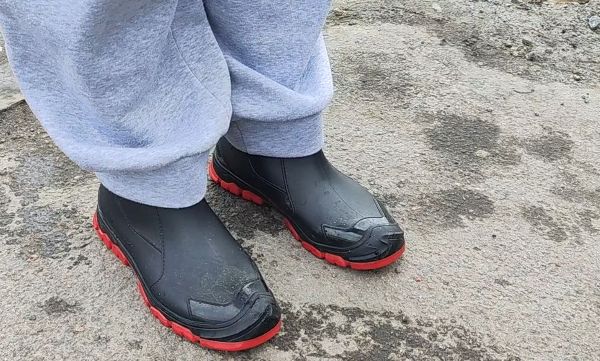 Сезон калюж: чоботи чи калоші?