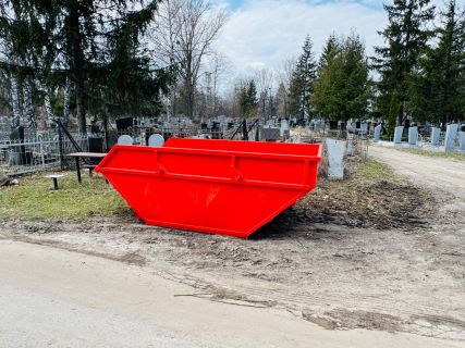 У нашому місті встановили на кладовищі контейнери для сміття