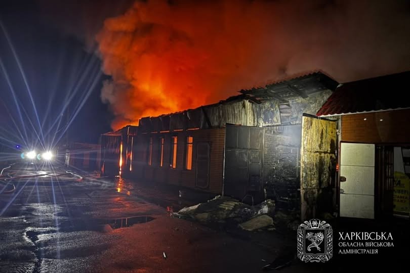 У Богодухові пошкоджено адмінбудівлю, 2 магазини, автомобіль, пошту