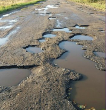 Чому після морозів з’являються ями на дорогах: пояснення