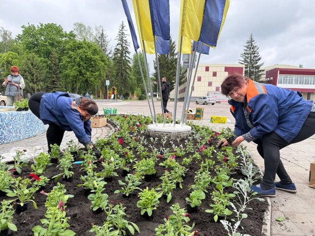 Квітучий Богодухів: як комунальники КП «Господар» прикрашають місто попри війну
