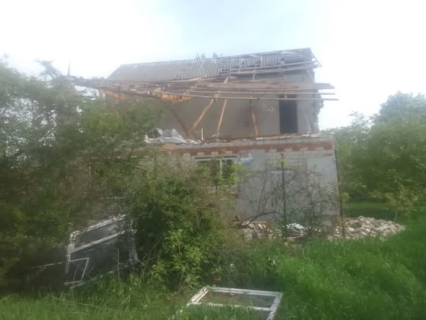 Обстріли Богодухівщини: у Лютівці згоріли будинки, у Богодухові палала оселя