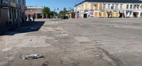 Недільний ранок під ударами: ворог атакував центр Богодухова, вже 13 постраждалих