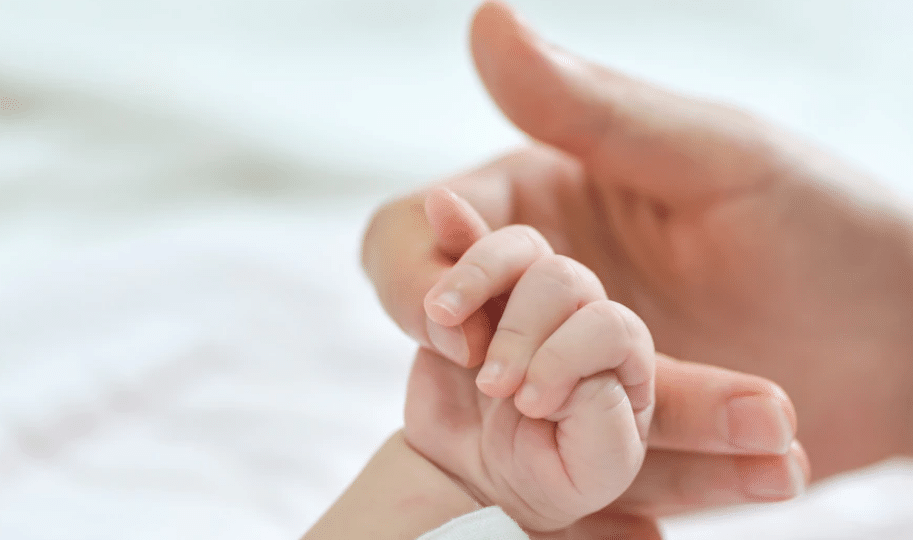 Чому діти ревнують до молодших братів і сестер: головні помилки батьків та поради психологів