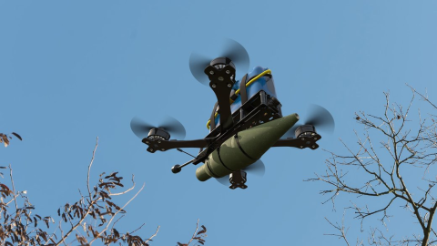 У Золочеві FPV-дрон поранив чоловіка та пошкодив три автомобілі через оптоволокно