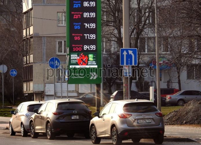 Нові правила на АЗС з 1 липня: що означають E5, E10 та B7 і як це вплине на водіїв