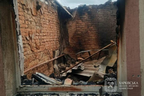 За добу на Богодухівщині пошкоджено 10 будинків, 14 господарчих споруд та автомобіль через російські обстріли