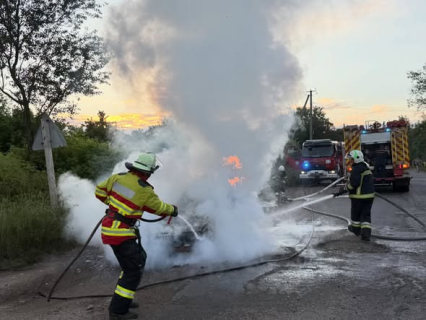 У селі Городнє на Богодухівщині загорівся легковий автомобіль: пожежу оперативно ліквідували