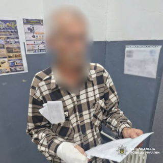 На Богодухівщині поліцейські затримали чоловіка після смерті дружини під час сімейного конфлікту