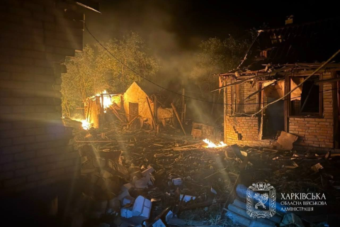 За добу ворог атакував Валки: загинула жінка, пошкоджено будинки та автомобілі