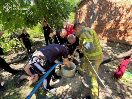 У Валках 4-річний хлопчик вижив після падіння у 20-метровий колодязь