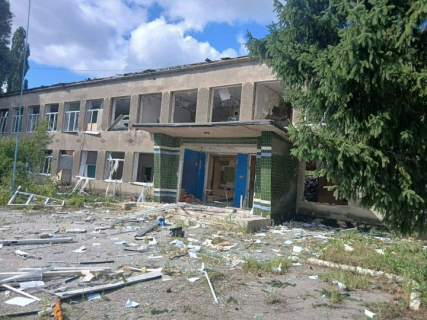 Росіяни атакували Золочівську громаду дронами «Молнія» та КАБами: пошкоджено будинки і школу