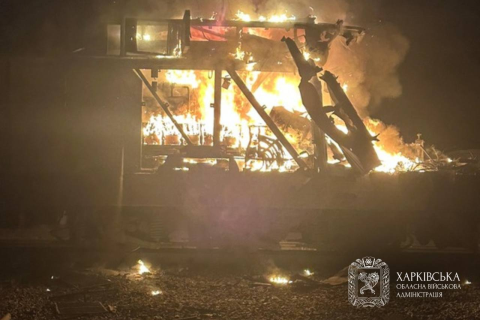 У Богодухівському районі пошкоджені багатоквартирний будинок та два автомобілі