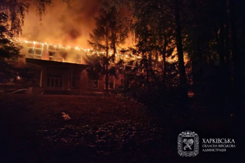 На Богодухівщині через обстріли зруйновано автомобіль, дитячий заклад та ангар із пшоном