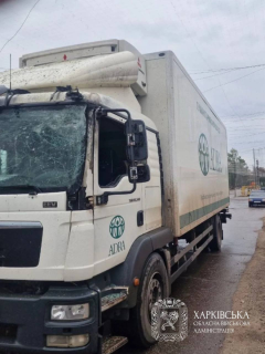 У Золочеві дрон влучив в автомобіль благодійної організації під час роздачі гуманітарної допомоги