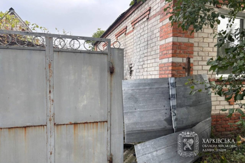 Російські обстріли пошкодили будинки, авто та електромережі у Золочеві