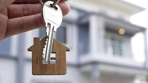 Будівлі для житла переселенців зможуть передавати в оренду за 1 гривню: президент підписав закон